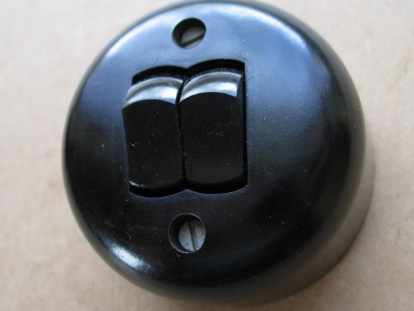 Serienschalter, Bakelit, rund, AP, dunkel, #242*