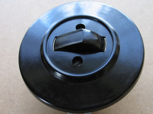 Ausschalter 2-polig,  Bakelit, rund, Kippschalter, dunkel, #236*