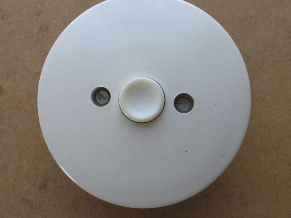 Taster, Lichttaster, für 250 Volt geeignet, rund, hell, unbenutzt, #211*