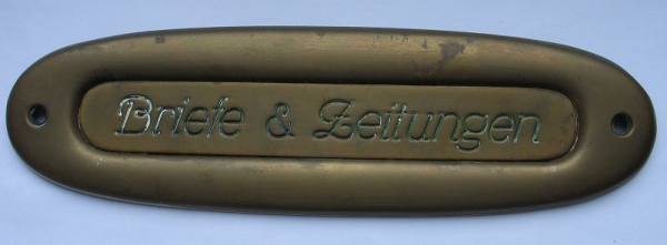 Briefe & Zeitungen, Briefschlitz aus Messingblech, um 1920, #3