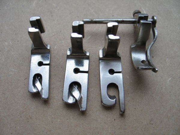 Zentral- Spulen- Nähmaschine (Zentral- Bobbin), Anleitung, Nähfüße