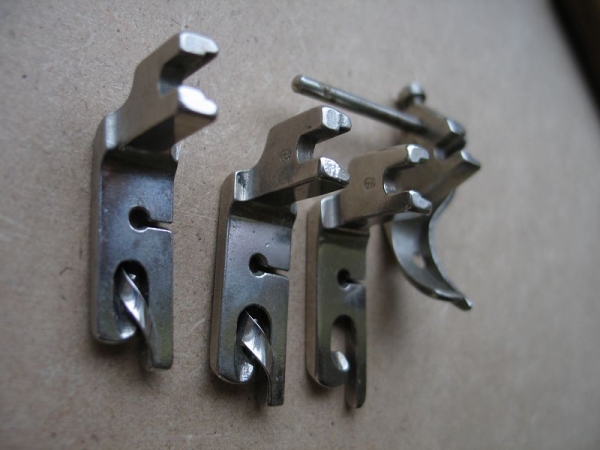 Zentral- Spulen- Nähmaschine (Zentral- Bobbin), Anleitung, Nähfüße