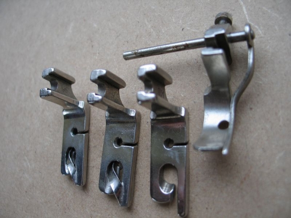 Zentral- Spulen- Nähmaschine (Zentral- Bobbin), Anleitung, Nähfüße