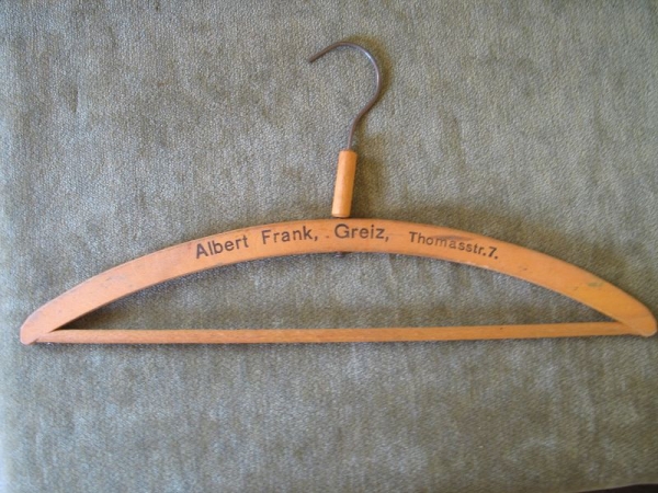 Albert Frank Greiz Thomasstr. 7, Kleiderbügel