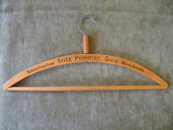 Bekleidungshaus Fritz Pommer Greiz Marstallstraße, Kleiderbügel, #1