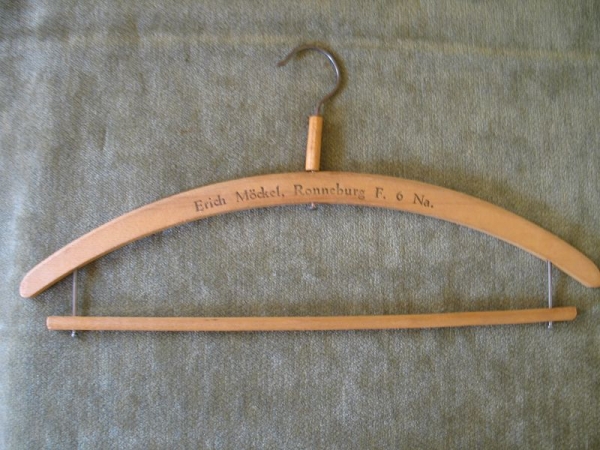 Erich Möckel Ronneburg, Waschen- Plätten- Chem. Reinig.- Färben, Kleiderbügel