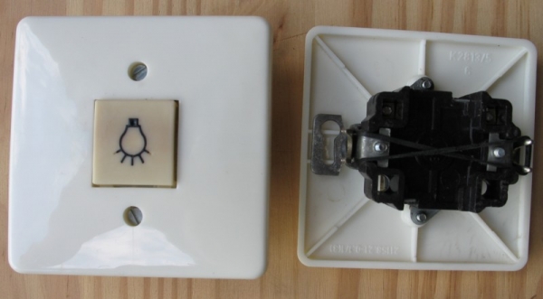 Taster für Licht, eckig, hell, unbenutzt, DDR um 1980