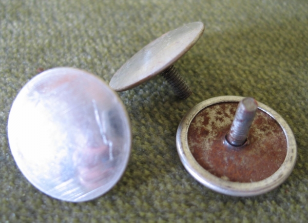 Verschraubungen für Fliesenspiegel, Herdrückwand, Fliesenwand, 30-er Jahre