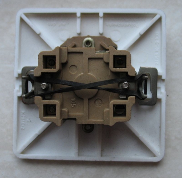 Serienschalter mit Leuchtmarkierung, DDR 70-er Jahre, eckig, hell, #280