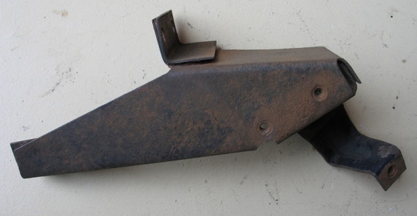 Halter aus Blech,  Ford Transit Diesel 2,4 Baujahr 1978 - 1984