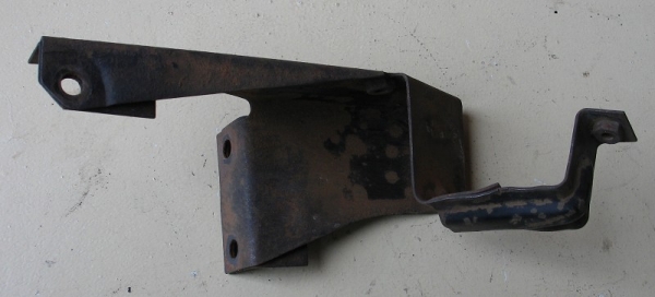 Halter aus Blech,  Ford Transit Diesel 2,4 Baujahr 1978 - 1984