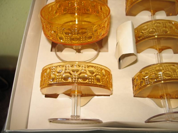 Eisbecher, Dessertschalen, Eisschalen aus DDR- Zeiten, unbenutzt