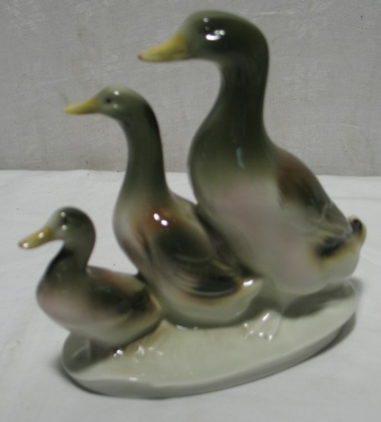 Schöne Porzellanfigur, 3 Enten, Lippelsdorf, früher Wagner & Apel