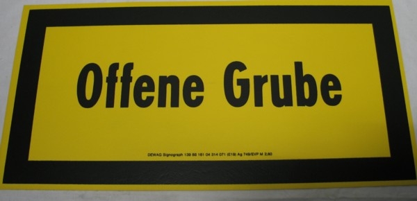Altes Hinweisschild "Offene Grube", DDR, Dewag Signograph