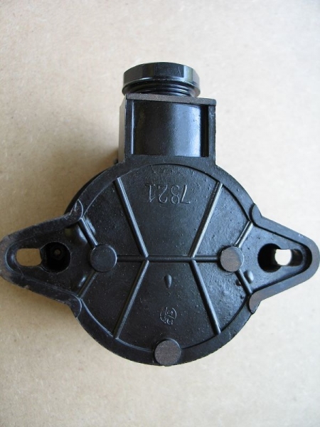 Antike Steckdose zur Aufputz Installation.