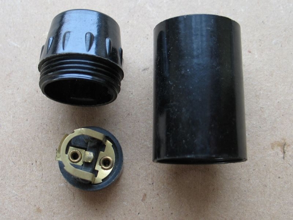 Lampenfassung aus Bakelit, E14, DDR, unbenutzt