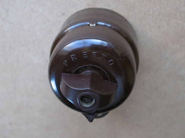 Wechselschalter, Drehschalter,  PRESTO, dunkel, 20-er Jahre, unbenutzt, #94